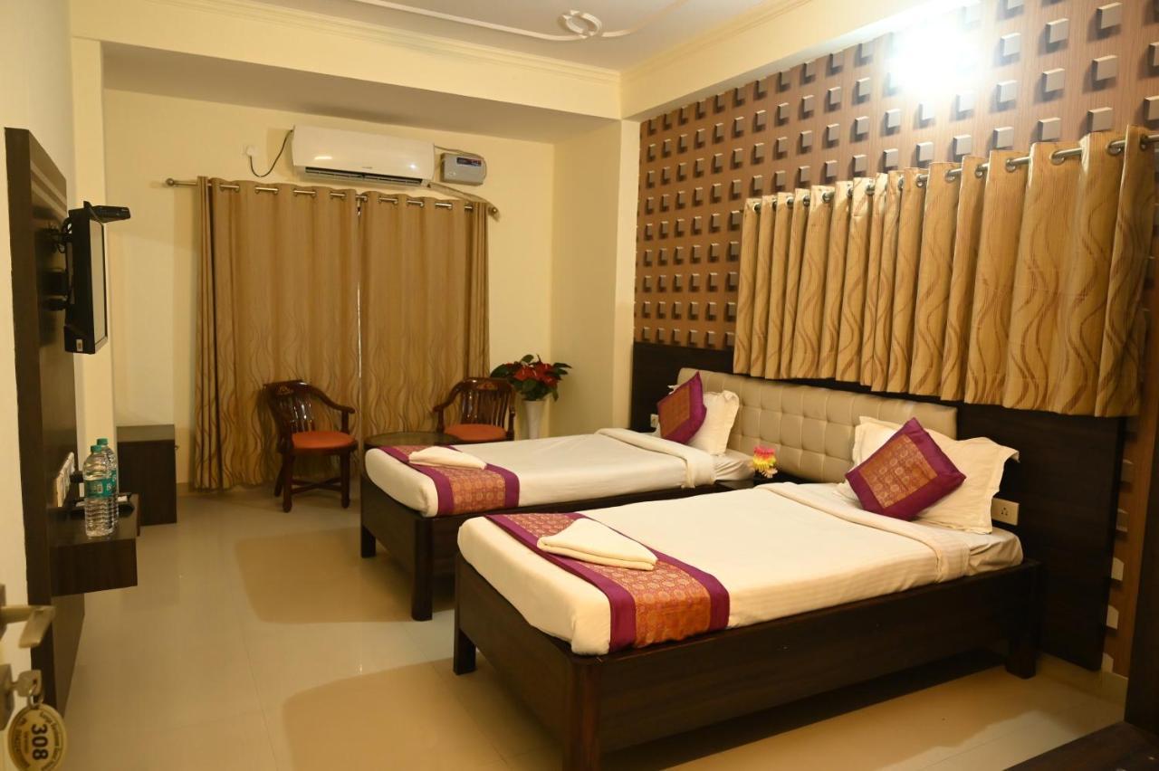 Ganga Darshanam Guesthouse At Dashashwamedh Ghat Benares Buitenkant foto