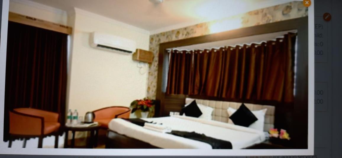 Ganga Darshanam Guesthouse At Dashashwamedh Ghat Benares Buitenkant foto
