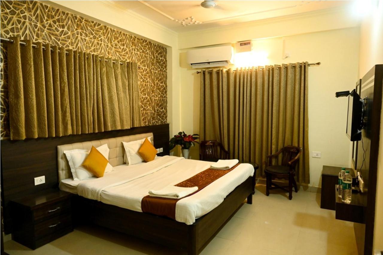Ganga Darshanam Guesthouse At Dashashwamedh Ghat Benares Buitenkant foto